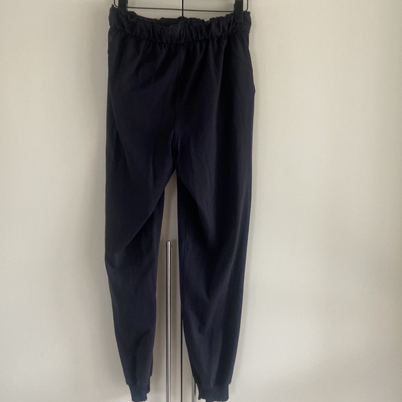 Lululemon Keep Moving Jogger EUC - Picture 13 of 14